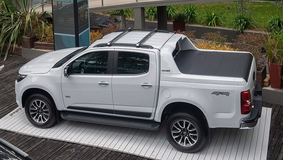Picape Chevrolet S10 branca